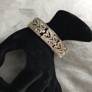 Costume jewelry bracelet